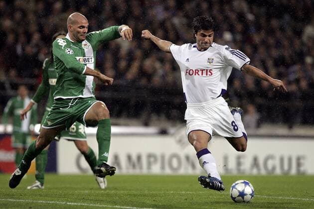 Nenad Jestrovic (Anderlecht, re.) zieht ab, daneben David Rivas (Betis) -  Fußball EC 1 Herren Champions League 2005 2006, RSC Anderlecht - Betis Sevilla 0:1 Gruppe Anderlecht Dynamik,
