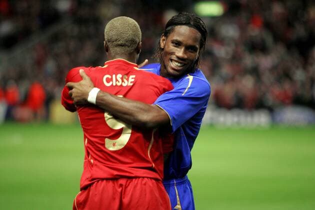Didier Drogba (Chelsea, re.) umarmt Djibril Cisse (Liverpool) - Schlußjubel Fußball EC 1 Herren Champions League 2005 2006, FC Liverpool - Chelsea FC London 0:0 Gruppe pan10957 Liverpool Kameradschaft,  