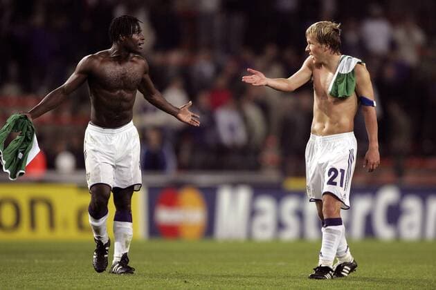 Mbo Mpenza (li.) und Pär Zetterberg (beide Anderlecht) - Schuldzuweisungen nach dem Abpfiff -  Fußball EC 1 Herren Champions League 2005 2006, RSC Anderlecht, Jupiler League, 1. Belgische Liga Gruppe Anderlecht Spannung, Enttäuschung