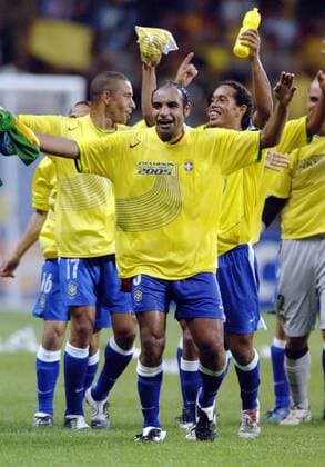 Emerson (Mitte), Gilberto Silva (li.) und Ronaldinho (alle Brasilien) feiern den Gewinn des Confederationscups Fußball Länderspiel Herren Confederations Cup 2005, Confederationscup, Konföderationencup, Konföderationen, Confedcup, Confed Gruppe Frankfurt M. Freude,