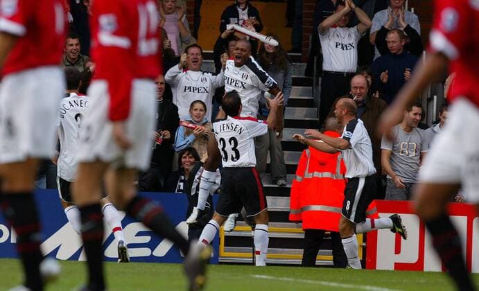 Collins John (hi.) jubelt mit Claus Jensen (re.) und Niclas Jensen (alle Fulham) -  Fußball Herren English Premier League 2005 2006, 1. Englische Liga, FC Fulham Gruppe Fulham Begeisterung, Freude,
