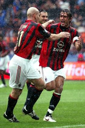 Klitschnasser Torjubel Milan mit Torschütze Paolo Maldini (re.) und Jaap Stam Fußball Herren Serie A 2005 2006, 1. Italienische Liga, AC Mailand Gruppe Mailand Freude,