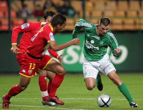 Sebastien Mazure (St. Etienne, re.) gegen Sebastien Gormond (Le Mans) Fußball Herren Ligue Une 2005 2006, 1. Französische Liga, AS Saint Etienne - UC Le Mans 72 3:0, Vdig Gruppe pan10968 St. Etienne Dynamik,  