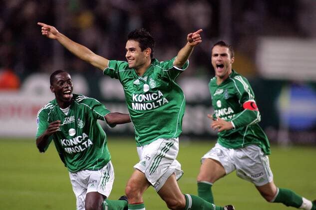 Torschütze Loic Perrin (Mitte) jubelt mit Mouhamadou Dabo (li.) und Julien Sable (alle St. Etienne) Fußball Herren Ligue Une 2005 2006, 1. Französische Liga, AS Saint Etienne, Vdig Gruppe pan10968 St. Etienne Freude,  