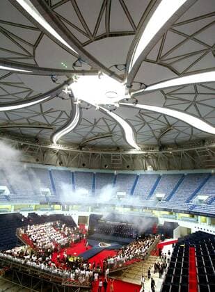 Das Qi Zhong Tennisstadion in Shanghai, Austragungsort des Masters Cup 2005, wird mit einer kleinen Zeremonie eröffnet -  Tennis WM Herren Vorschau Masters Cup 2005, ATP Weltmeisterschaft, Stadioneröffnung, Eröffnung, Vdig Totale Qi Zhong Stadium Shanghai