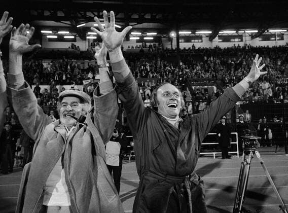 Europapokalsieger Bayern - Manager Robert Schwan (li.) und Trainer Udo Lattek jubeln gemeinsam Fußball EC 1 Herren Europapokal der Landesmeister 1973 1974, Europacup, Finale, Endspiel, Wiederholungsspiel Gruppe Wiederholung, Schlussjubel, Schlußjubel Brüssel Glück, Harmonie, Begeisterung, Freude,