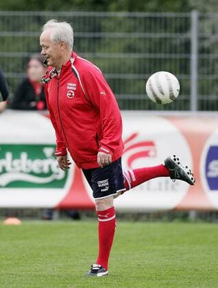 Nationaltrainer Jakob Kuhn (Schweiz) - Hackentrick Fußball Herren Nationalmannschaft 2005, Nationalteam, Training Einzelbild Zürich Dynamik, Komik,