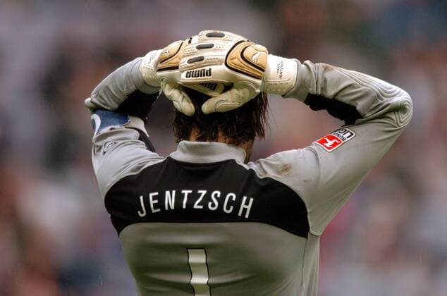 Torwart Simon Jentzsch (Wolfsburg) schlägt die Hände über dem Kopf zusammen Fußball 1. BL Herren Saison 2005 2006, VFL Wolfsburg Einzelbild München Enttäuschung, Verzweiflung