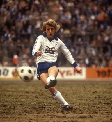 Klaus Fichtel (Schalke) zieht ab Fußball 1. BL Herren Saison 1979 1980, FC Schalke 04, Mfdia Einzelbild Gelsenkirchen Dynamik,
