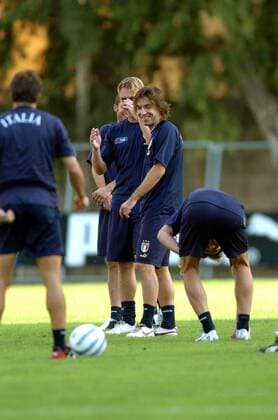 Andrea Pirlo (Italien, 2.v.re.) gut gelaunt im Training -  Fußball Herren Nationalmannschaft 2005, Nationalteam, Training, Vdig Gruppe Lecce