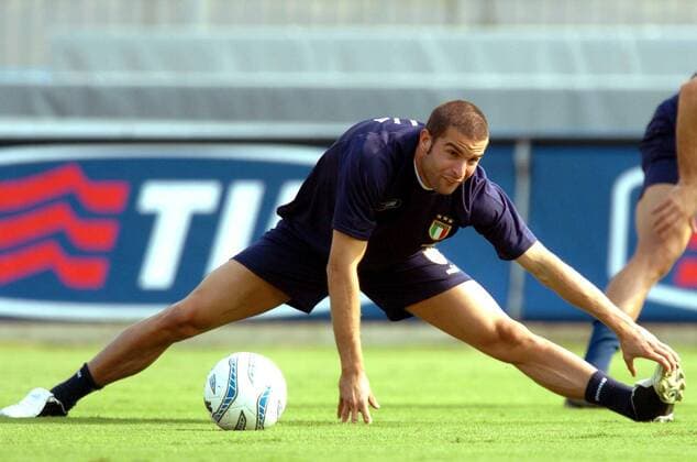 Manuele Blasi (Italien) - Stretching -  Fußball Herren Nationalmannschaft 2005, Nationalteam, Training, Vdig Einzelbild Lecce