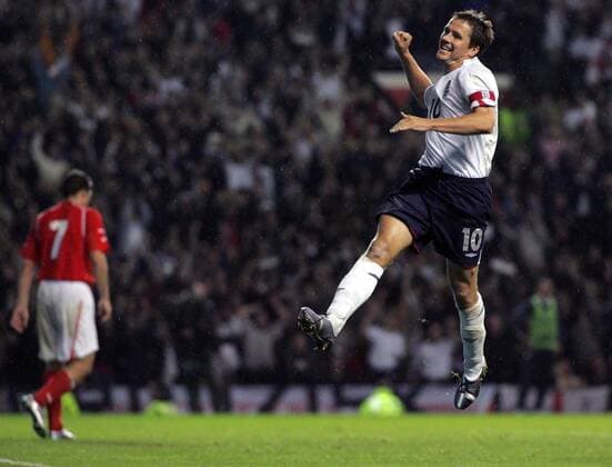 Michael Owen (England) - Torjubel -  Fußball Länderspiel Herren Weltmeisterschaftsqualifikation 2005, Länderspiel, Qualifikation, Nationalmannschaft, Nationalteam Einzelbild Manchester Freude,