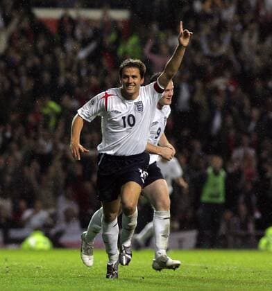 Michael Owen (England) -Torjubel -  Fußball Länderspiel Herren Weltmeisterschaftsqualifikation 2005, Länderspiel, Qualifikation, Nationalmannschaft, Nationalteam Einzelbild Manchester Freude,
