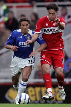 Fabio Rochemback (Middlesbrough, re.) gegen Laurent Robert (Portsmouth) -  Fußball Herren English Premier League 2005 2006, 1. Englische Liga, FC Middlesbrough - FC Portsmouth 1:1, Gruppe Middlesbrough Dynamik,