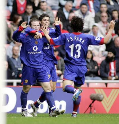 Torjubel Manchester United, v.li.: Wayne Rooney, Cristiano Ronaldo und Ji Sung Park - EDITORIAL USE ONLY. No use with unauthorised audio, video, data, fixture lists, club league logos or live services. Online in-match use limited to 120 images, no video emulation. No use in betting, games or single club league player publications. Fußball Herren English Premier League 2005 2006, 1. Englische Liga, Manchester United, ManU, Vdig Gruppe Sunderland Freude,