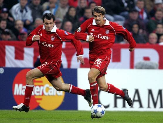 Sebastian Deisler am Ball, li. Willy Sagnol (beide Bayern) Fußball EC 1 Herren Champions League 2005 2006, FC Bayern München Gruppe München Dynamik,