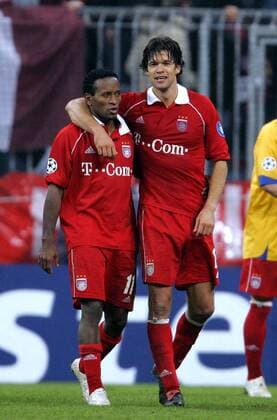 Michael Ballack (re.) und Ze Roberto (beide Bayern) sind mit dem Ergebnis zufrieden Fußball EC 1 Herren Champions League 2005 2006, FC Bayern München Gruppe München Harmonie,