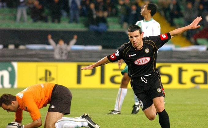 Antonio Di Natale (Udine) - Torjubel, daneben der geschlagenen Torwart Andreas Reinke (Bremen) -  Fußball EC 1 Herren Champions League 2005 2006, Udinese Calcio - SV Werder Bremen 1:1 Gruppe Udine Freude,