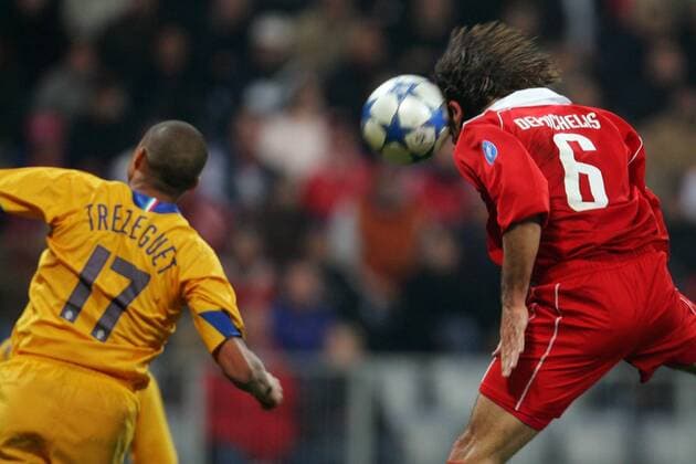 Martin Demichelis (Bayern, re.) - Kopfball gegen David Trezeguet (Juventus) Fußball EC 1 Herren Champions League 2005 2006, FC Bayern München - Juventus Turin 2:1, Juve Gruppe München Dynamik,
