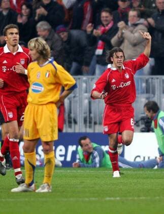 Martin Demichelis (re.) und Valerien Ismael (beide Bayern) - Torjubel, Pavel Nedved (Juventus) enttäuscht Fußball EC 1 Herren Champions League 2005 2006, FC Bayern München - Juventus Turin 2:1, Juve Gruppe München Begeisterung, Freude, Enttäuschung,