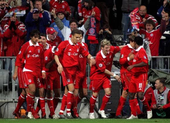 Torjubel Bayern, v.li.: Roque Santa Cruz, Valerien Ismael, Bastian Schweinsteiger und Ze Roberto Fußball EC 1 Herren Champions League 2005 2006, FC Bayern München Gruppe München Begeisterung, Freude,
