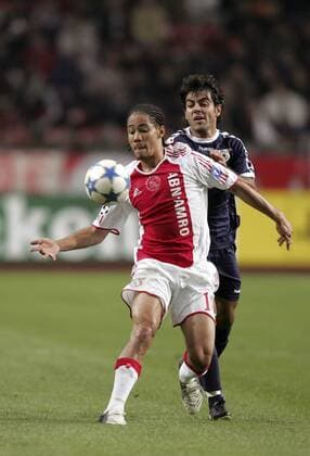 Steven Pienaar (Ajax, li.) gegen Adriano Pimenta (Thun) -  Fußball EC 1 Herren Champions League 2005 2006, Ajax Amsterdam - FC Thun 2:0 Gruppe Amsterdam Dynamik,