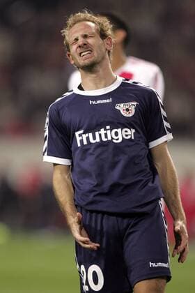 Mauro Lustrinelli (Thun) verzweifelt -  Fußball EC 1 Herren Champions League 2005 2006, Nationalliga A, Super, NLA, 1. Schweizer Liga, FC Thun Einzelbild Amsterdam Enttäuschung, Verzweiflung,