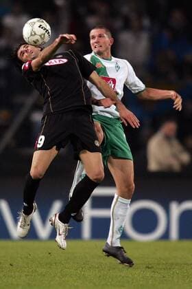 Vincenzo Iaquinta (Udine, li.) gegen Leon Andreasen (Bremen) Fußball EC 1 Herren Champions League 2005 2006, Udinese Calcio - SV Werder Bremen 1:1 Gruppe Udine Dynamik,