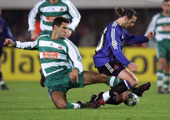 Peter Hlinka (Rapid Wien, li.) gegen Bosko Balaban (FC Brügge) Fußball EC 1 Herren Champions League 2005 2006, SK Rapid Wien - Club Brügge KV 0:1 Gruppe Wien Dynamik, Kampf,