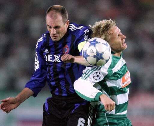 Philippe Clement (FC Brügge, li.) gegen Radek Bejbl (Rapid Wien) Fußball EC 1 Herren Champions League 2005 2006, SK Rapid Wien - Club Brügge KV 0:1 Gruppe Wien Dynamik, Kampf,