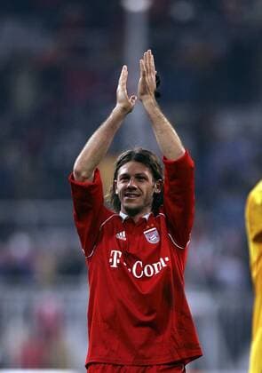 Martin Demichelis (Bayern) bedankt sich bei den Anhängern Fußball EC 1 Herren Champions League 2005 2006, FC Bayern München Einzelbild München Freude,