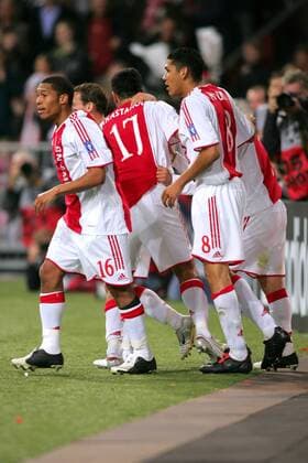 Torjubel Ajax, v.li.: Nigel de Jong, Yannis Anastasiou und Hedwiges Maduro (alle Ajax) Fußball EC 1 Herren Champions League 2005 2006, Ajax Amsterdam Gruppe pan11149 Amsterdam Begeisterung, Freude,  