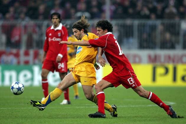 Giuliano Giannichedda (Juventus, li.) gegen Michael Ballack (Bayern) Fußball EC 1 Herren Champions League 2005 2006, FC Bayern München - Juventus Turin 2:1, Juve Gruppe pan11148 München Dynamik,  