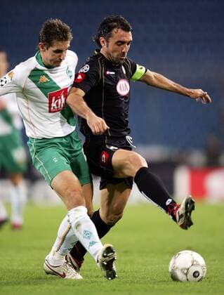 Miroslav Klose (Bremen, li.) gegen Valerio Bertotto (Udine) -  Fußball EC 1 Herren Champions League 2005 2006, Udinese Calcio - SV Werder Bremen 1:1 Gruppe Udine Dynamik, Kampf,