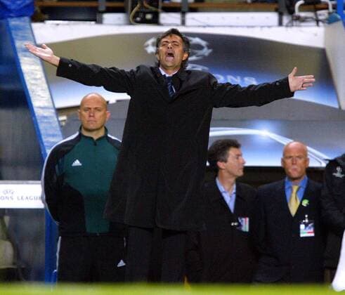 Trainer Jose Mourinho (Chelsea) reklamiert -  Fußball EC 1 Herren Champions League 2005 2006, Chelsea FC London Einzelbild London