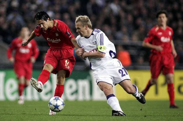 Luis Garcia (Liverpool, li.) gegen Par Zetterberg (Anderlecht) - EDITORIAL USE ONLY. No use with unauthorised audio, video, data, fixture lists, club league logos or live services. Online in-match use limited to 120 images, no video emulation. No use in betting, games or single club league player publications. Fußball EC 1 Herren Champions League 2005 2006, RSC Anderlecht - FC Liverpool 0:1 Gruppe Brüssel Dynamik,