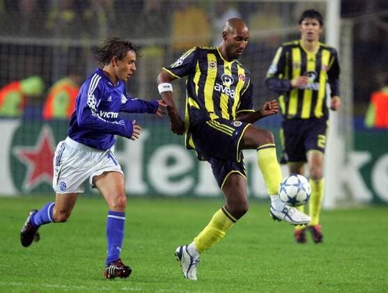 Nicolas Anelka (Fenerbahce, re.) gegen Rafinha (Schalke) Fußball EC 1 Herren Champions League 2005 2006, Fenerbahce Istanbul - FC Schalke 04 3:3 Gruppe Istanbul Dynamik,