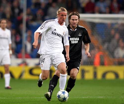 Guti (Real Madrid, li.) gegen Thorstein Helstad (Trondheim) -  Fußball EC 1 Herren Champions League 2005 2006, Real Madrid - Rosenborg Trondheim BK 4:1 Gruppe Madrid Dynamik,