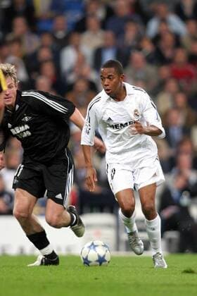 Robinho (Real Madrid, re.) gegen Jan Gunnar Solli (Trondheim) -  Fußball EC 1 Herren Champions League 2005 2006, Real Madrid - Rosenborg Trondheim BK 4:1 Gruppe Madrid Dynamik,