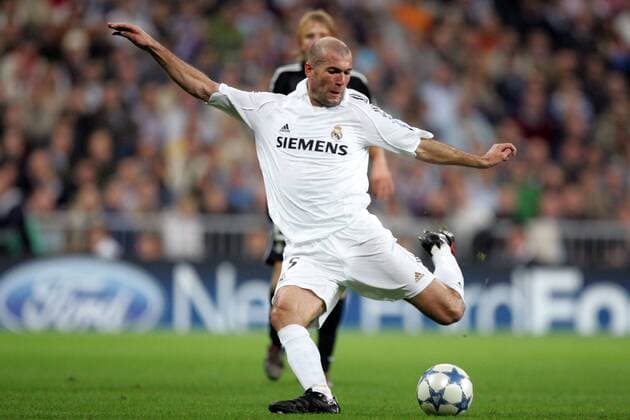 Zinedine Zidane (Real Madrid) zieht ab Fußball EC 1 Herren Champions League 2005 2006, Real Madrid CF Einzelbild pan11163 Madrid Dynamik,  