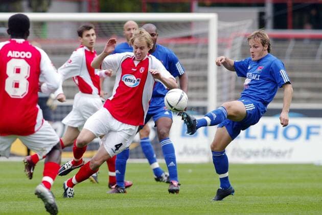 Kevin McKenna (Cottbus, li.) gegen Carsten Sträßer (Haching) Fußball 2. BL Herren Saison 2005 2006, FC Energie Cottbus - SpVgg Unterhaching 2:0 Gruppe Cottbus Dynamik,