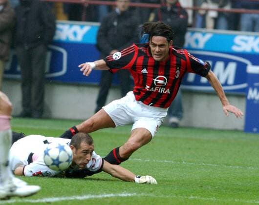 Filippo Inzaghi (Milan) gegen Torwart Nicola Santoni (Palermo) Fußball Herren Serie A 2005 2006, 1. Italienische Liga, AC Mailand - US Palermo Gruppe Mailand Dynamik,