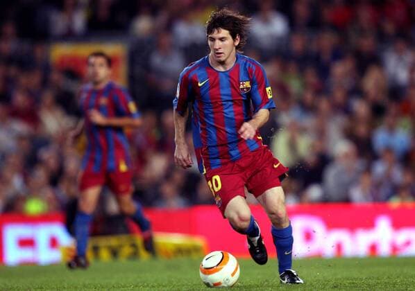 Lionel Messi (FC Barcelona) am Ball Fußball Herren Primera Division 2005 2006, 1. Spanische Liga, FC Barcelona, Barca Einzelbild pan11224 Barcelona Dynamik,  