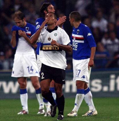 Ivan Ramiro Cordoba (Inter) dankt für den Beistand von oben -  Fußball Herren Serie A 2005 2006, 1. Italienische Liga, Sampdoria Genua - FC Internazionale Mailand 2:2 Gruppe Genua Freude,