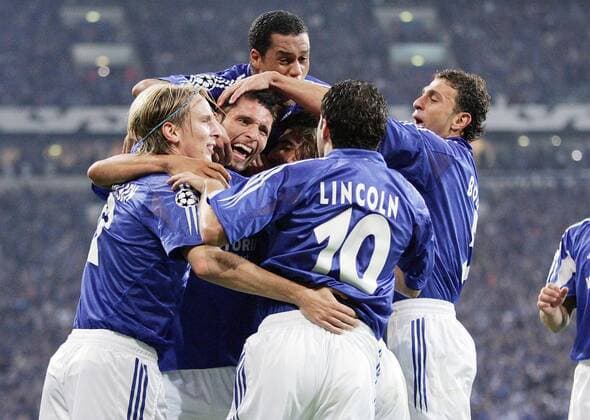 Torjubel Schalke: v.li.: Christian Poulsen, Kevin Kuranyi, Dario Rodriguez, Lincoln und Marcelo Jose Bordon Fußball EC 1 Herren Champions League 2005 2006, FC Schalke 04 Gruppe Gelsenkirchen Begeisterung, Freude,