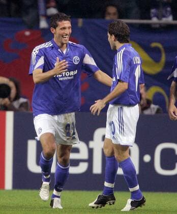 Kevin Kuranyi (li.) und Lincoln (beide Schalke) - Torjubel Fußball EC 1 Herren Champions League 2005 2006, FC Schalke 04 Gruppe Gelsenkirchen Freude,