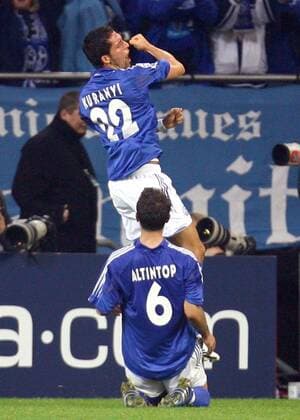 Kevin Kuranyi (hi.) und Hamit Altintop (beide Schalke) - Torjubel Fußball EC 1 Herren Champions League 2005 2006, FC Schalke 04 Gruppe Gelsenkirchen Begeisterung, Freude,