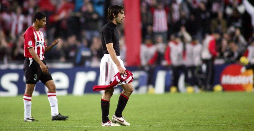 Andrea Pirlo (Milan, re.) enttäuscht, dahinter Michael Reiziger (Eindhoven) -  Fußball EC 1 Herren Champions League 2005 2006, PSV Eindhoven - AC Mailand 1:0 Gruppe Eindhoven Enttäuschung, Nachdenklichkeit,