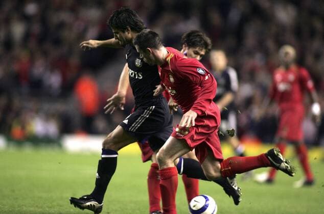 Nenad Jestrovic (Anderlecht, li.) gegen Jamie Carragher (Liverpool) -  Fußball EC 1 Herren Champions League 2005 2006, FC Liverpool - RSC Anderlecht 3:0 Gruppe Liverpool Dynamik,