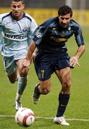 Luis Figo (Inter, re.) gegen Ricardo Quaresma (Porto) Fußball EC 1 Herren Champions League 2005 2006, FC Internazionale Mailand - FC Porto 2:1 Gruppe Mailand Dynamik,